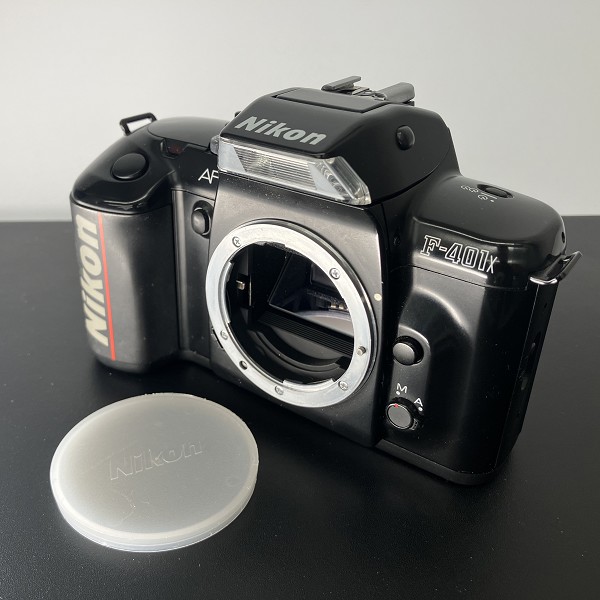 Nikon F-401X (solo corpo)
