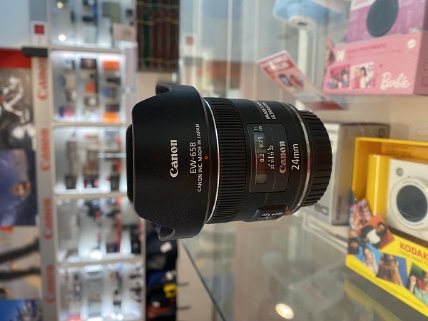 Canon EF 24mm f/2,8 IS USM + EW-65B (CN)